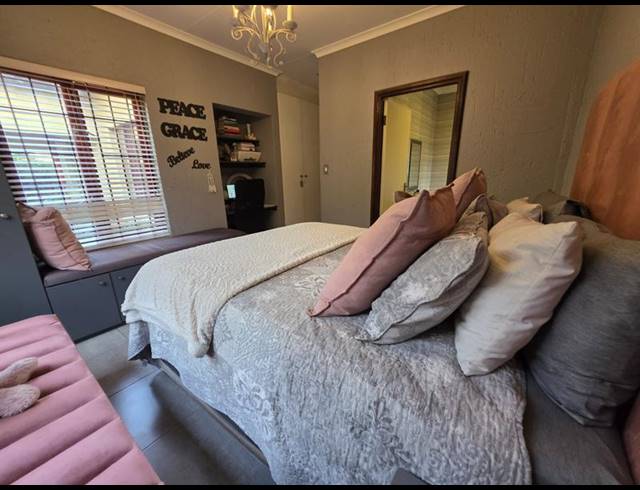 3 BEDROOM TOWNHOUSE FOR SALE IN SUNNINGHILL
